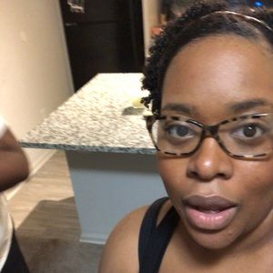 Meet your Posher, Liana